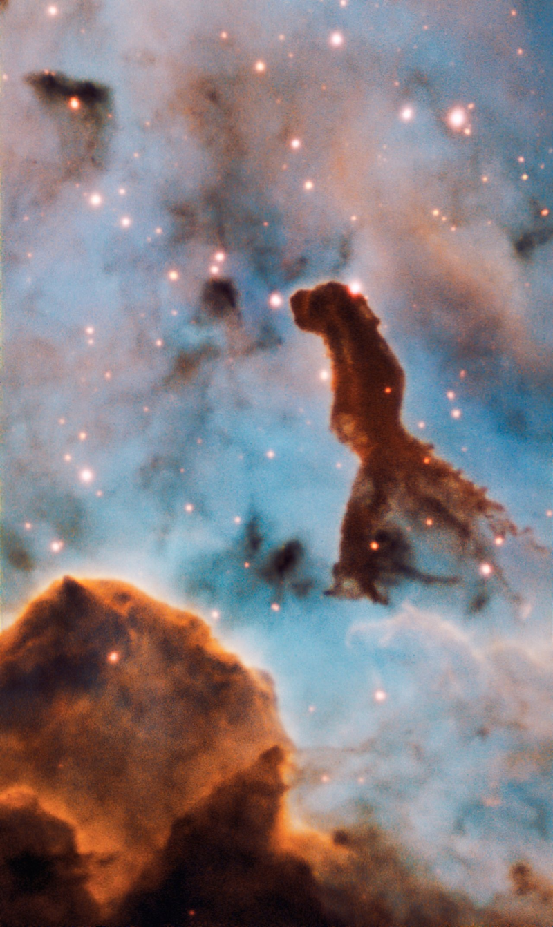 This pillar is part of the massive star cluster Trumpler 14. (Image: ESO/A. McLeod)